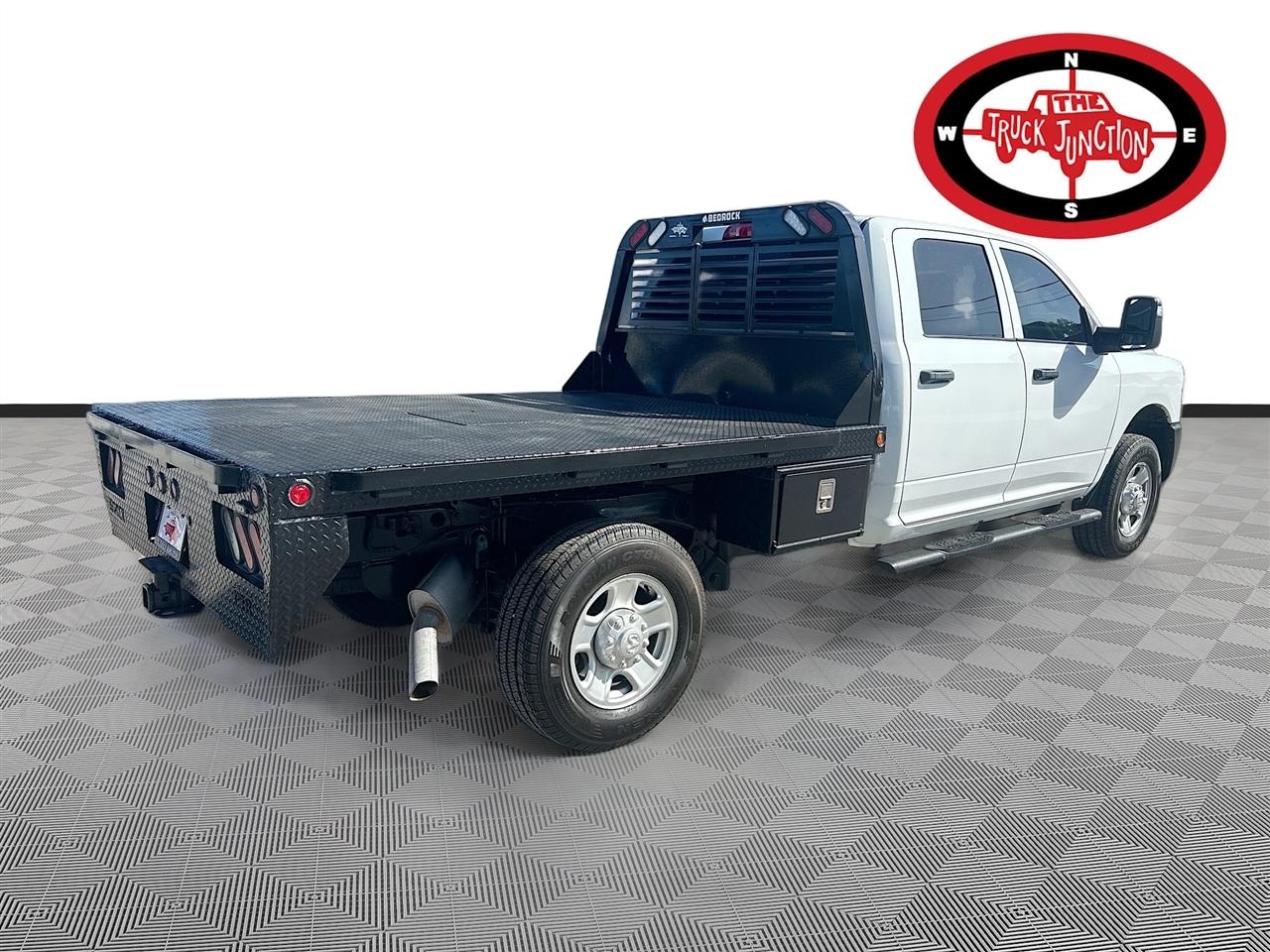 RAM 2500 Tradesman 4x4 Crew Cab 8' Box 2023