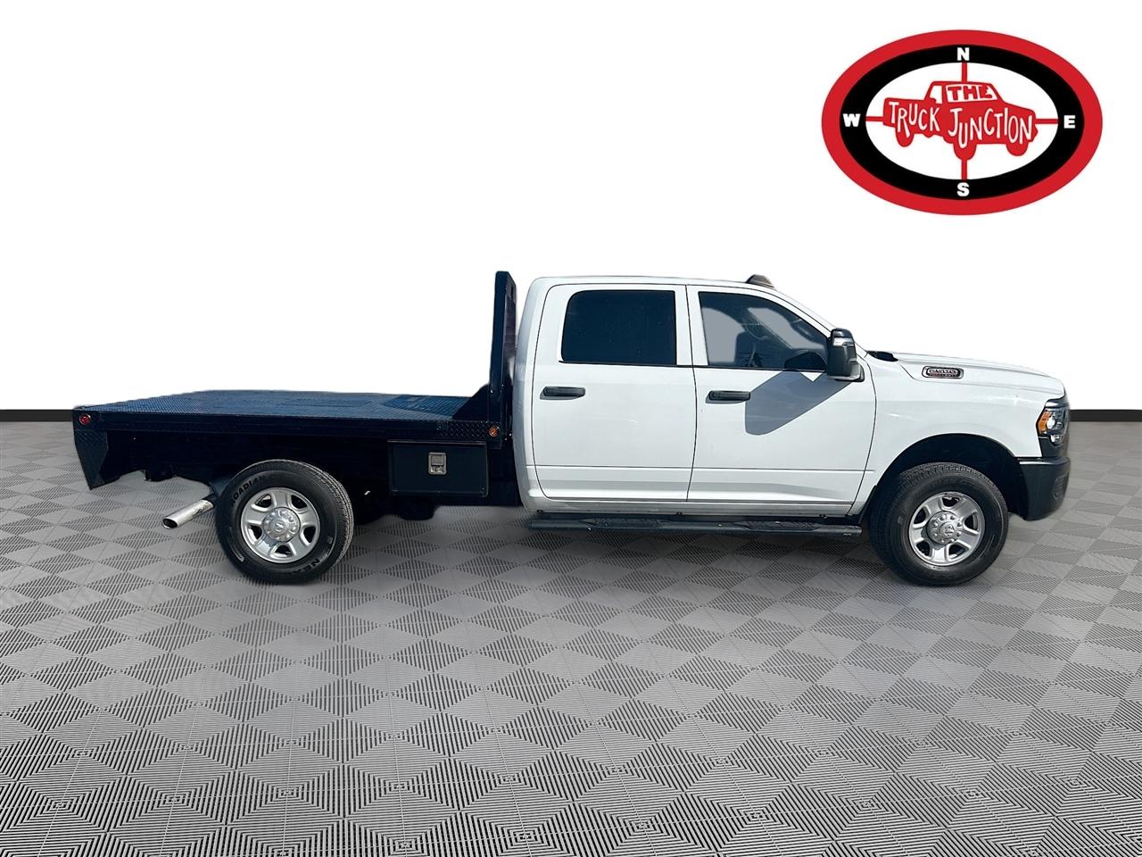RAM 2500 Tradesman 4x4 Crew Cab 8' Box 2023