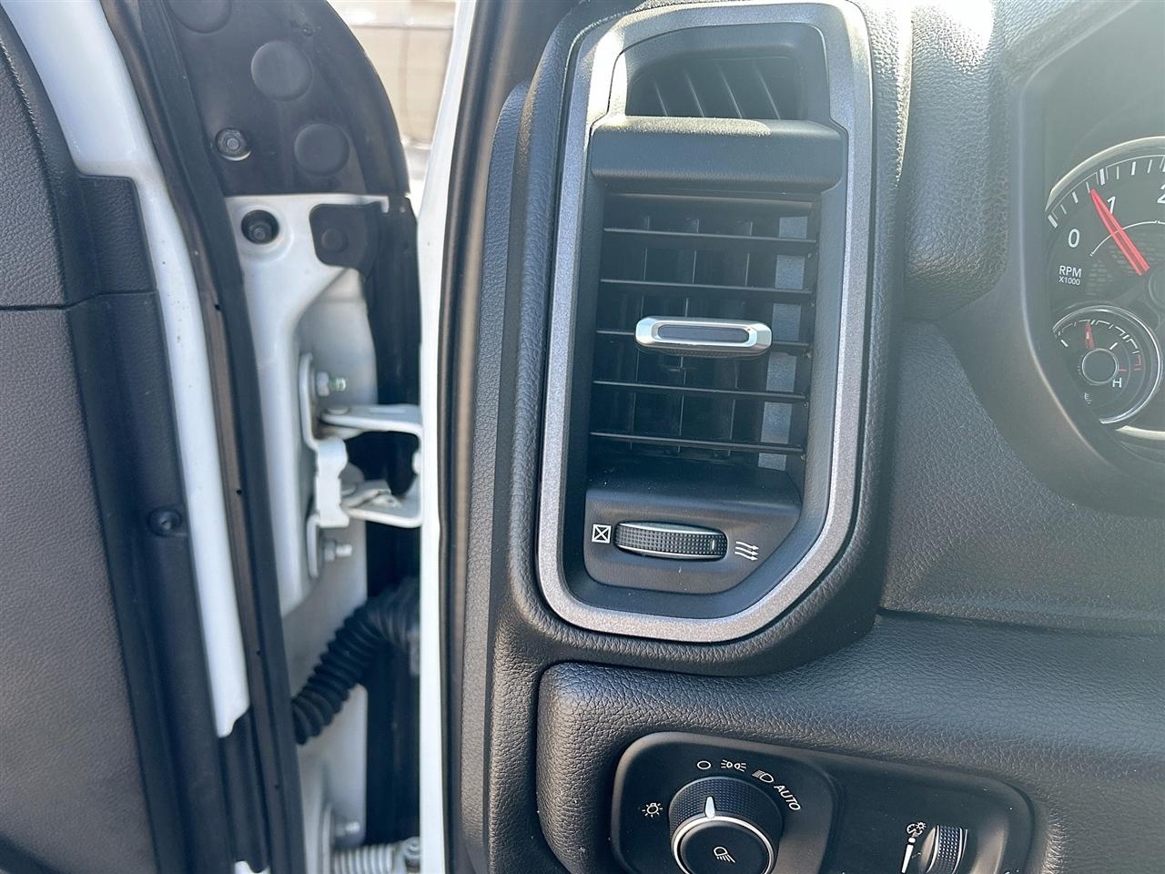 RAM 2500 Tradesman 4x4 Crew Cab 8' Box 2023
