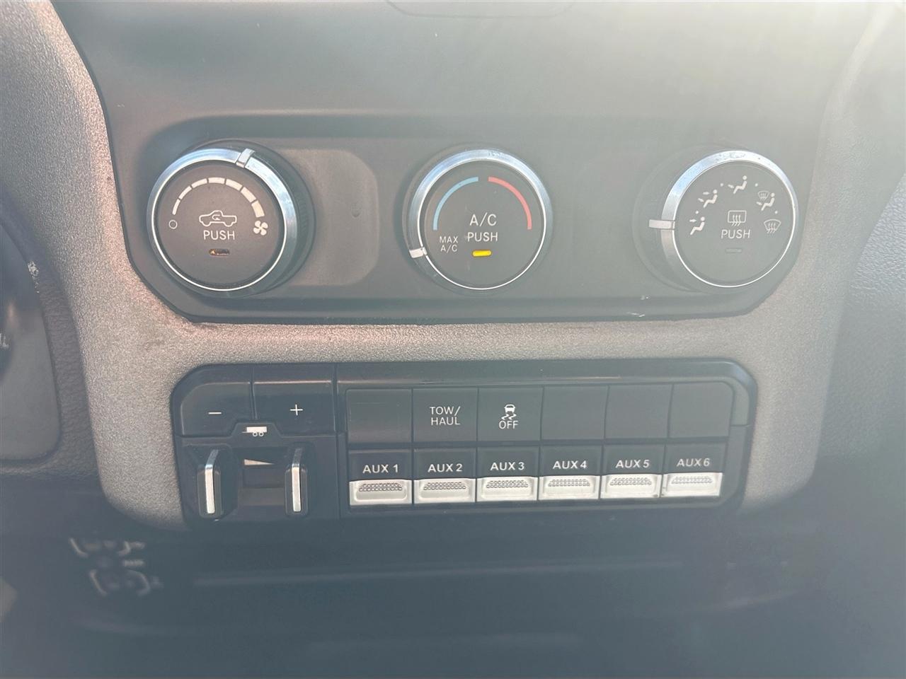 RAM 2500 Tradesman 4x4 Crew Cab 8' Box 2023