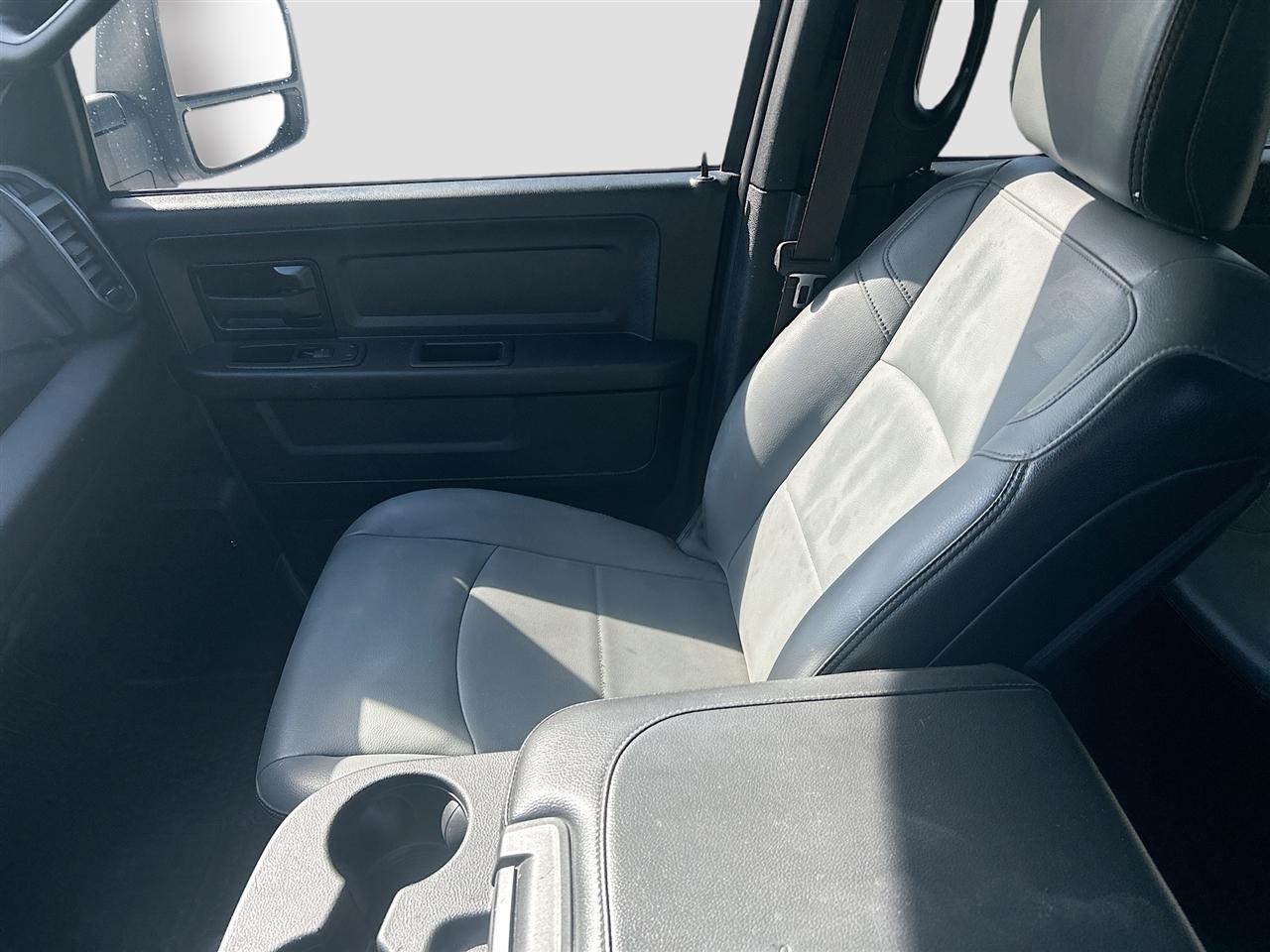 RAM 2500 Tradesman 4x4 Crew Cab 8' Box 2023
