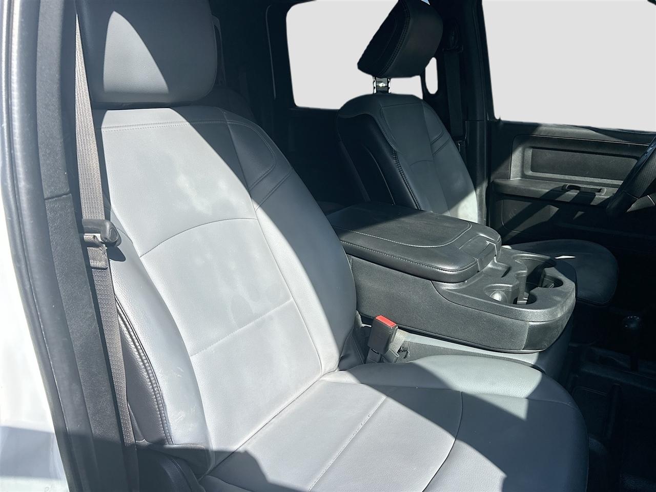 RAM 2500 Tradesman 4x4 Crew Cab 8' Box 2023