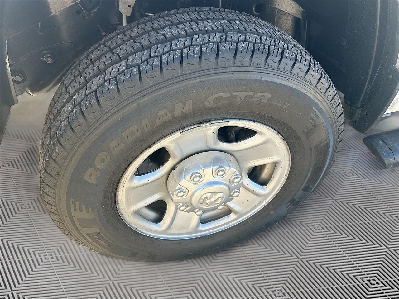 RAM 2500 Tradesman 4x4 Crew Cab 8' Box 2023