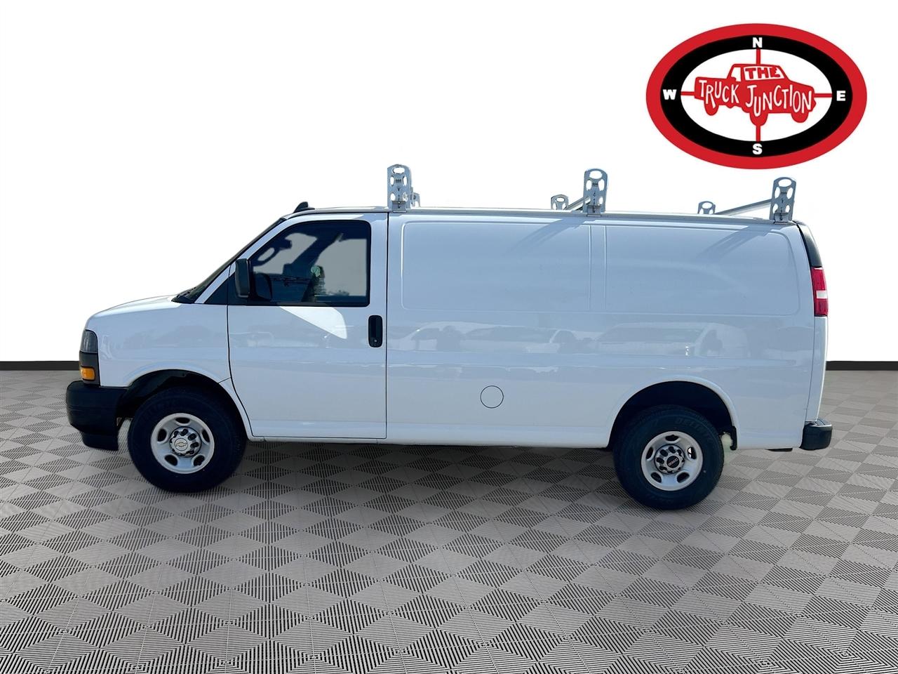 GMC Savana Cargo Van RWD 2500 135" 2021