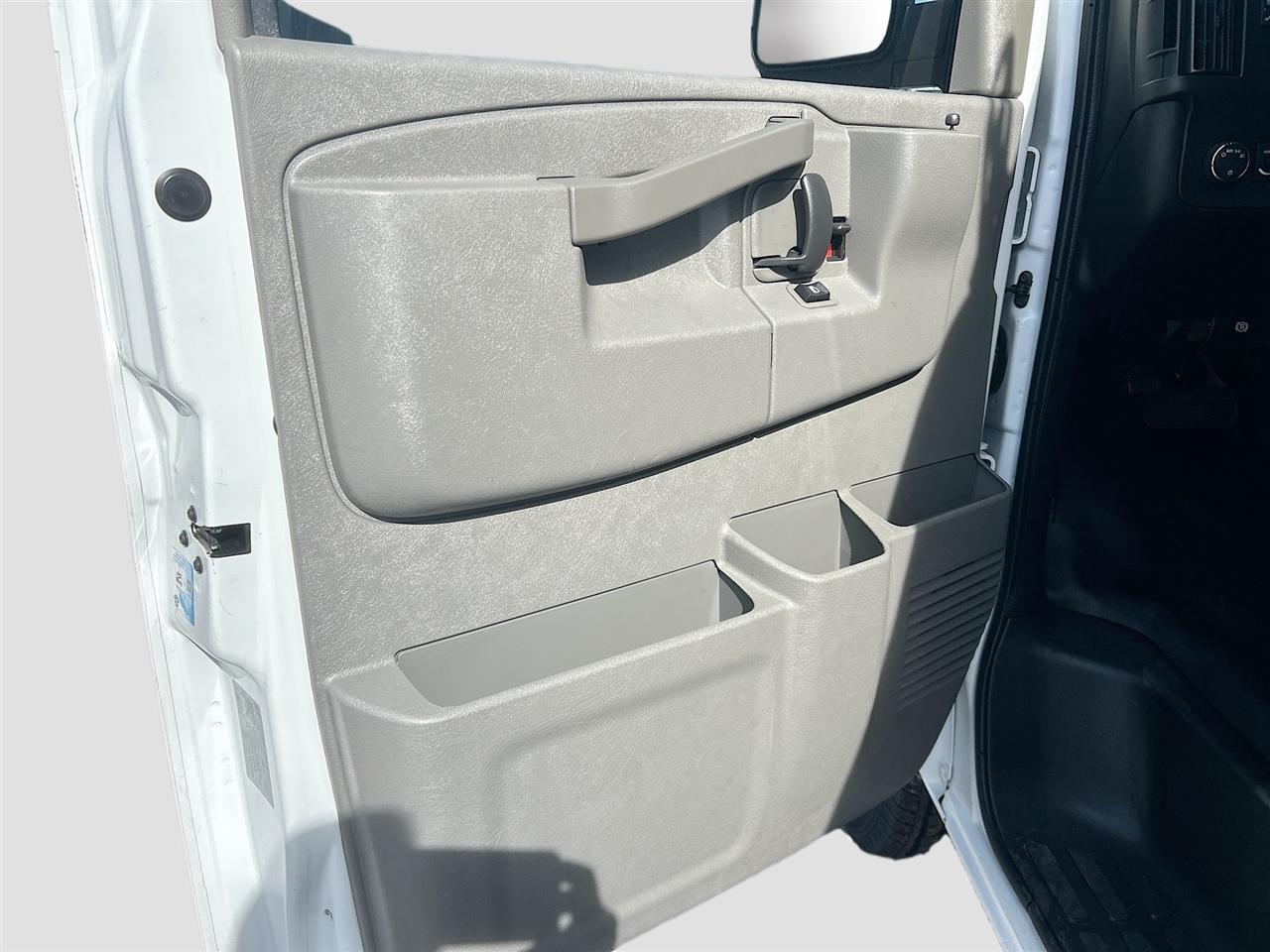 GMC Savana Cargo Van RWD 2500 135" 2021