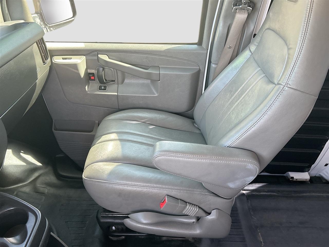 GMC Savana Cargo Van RWD 2500 135" 2021