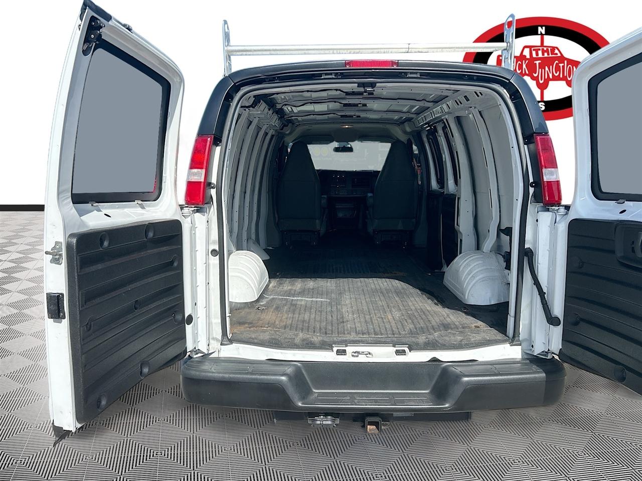 GMC Savana Cargo Van RWD 2500 135" 2021