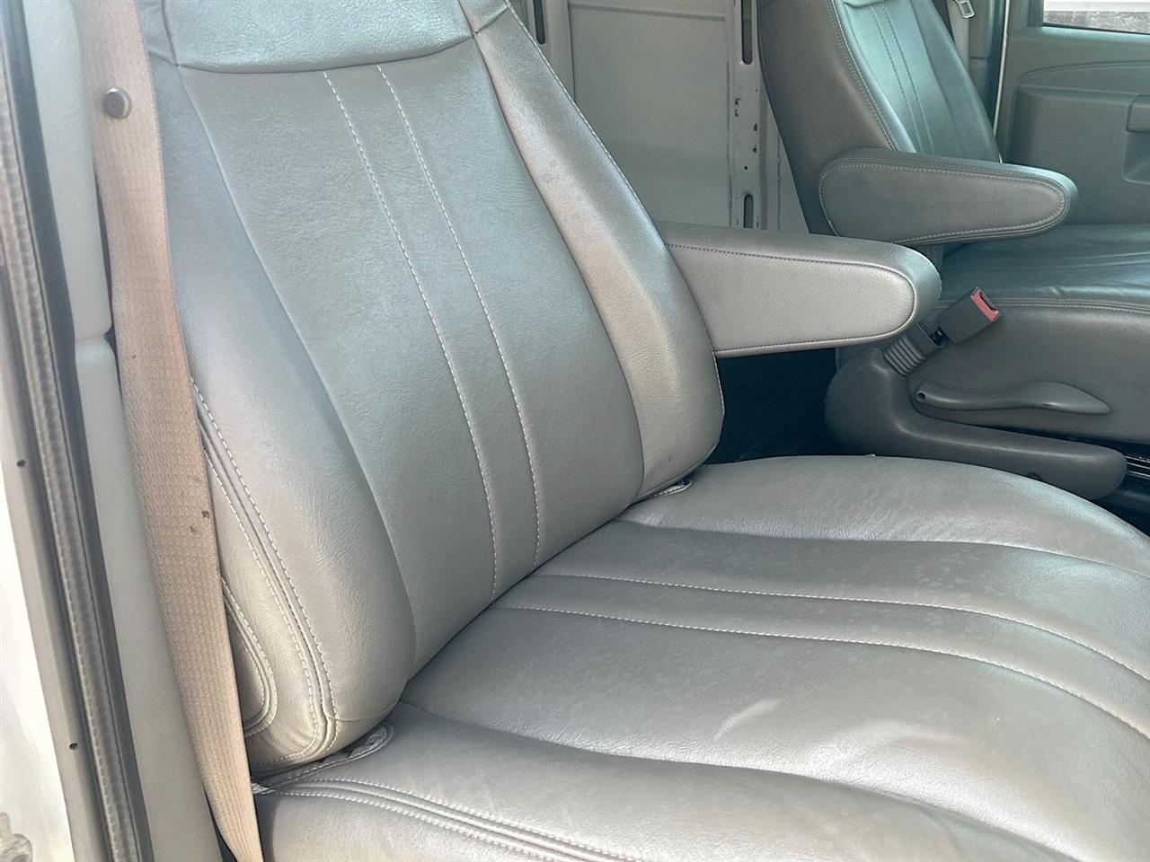 GMC Savana Cargo Van RWD 2500 135" 2021