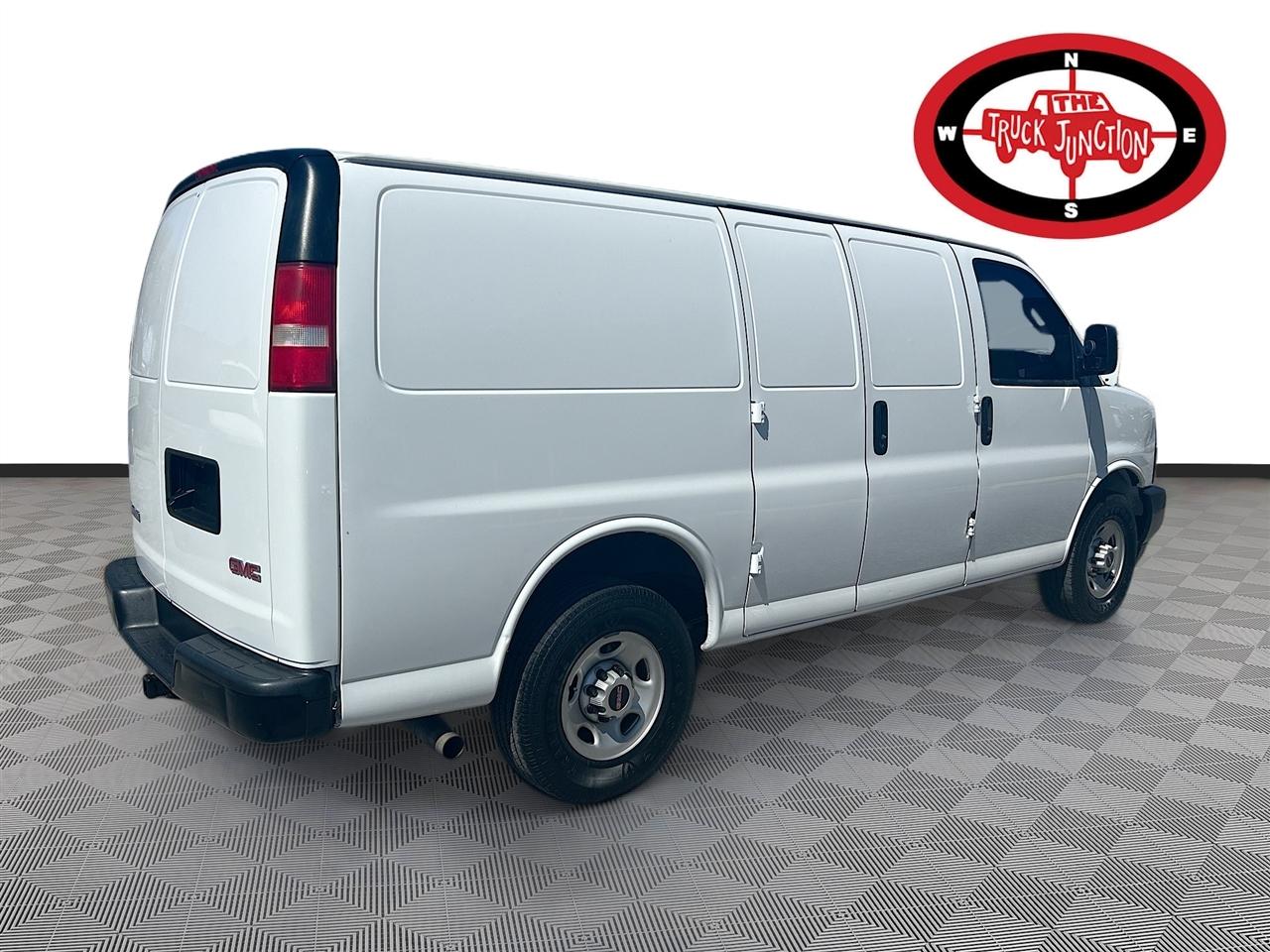 GMC Savana Cargo Van RWD 2500 135" 2019