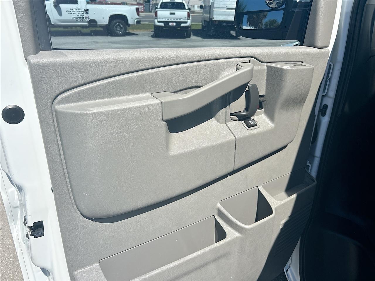 GMC Savana Cargo Van RWD 2500 135" 2019