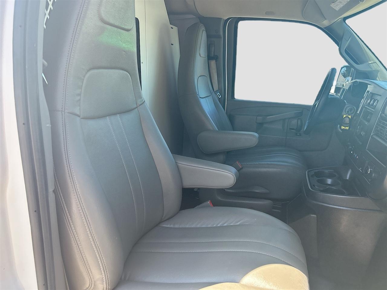 GMC Savana Cargo Van RWD 2500 135" 2019