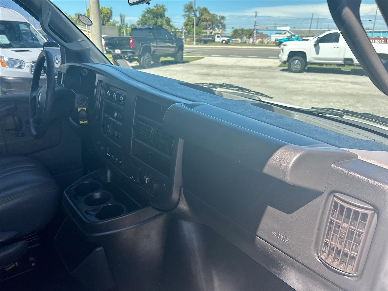 GMC Savana Cargo Van RWD 2500 135" 2019