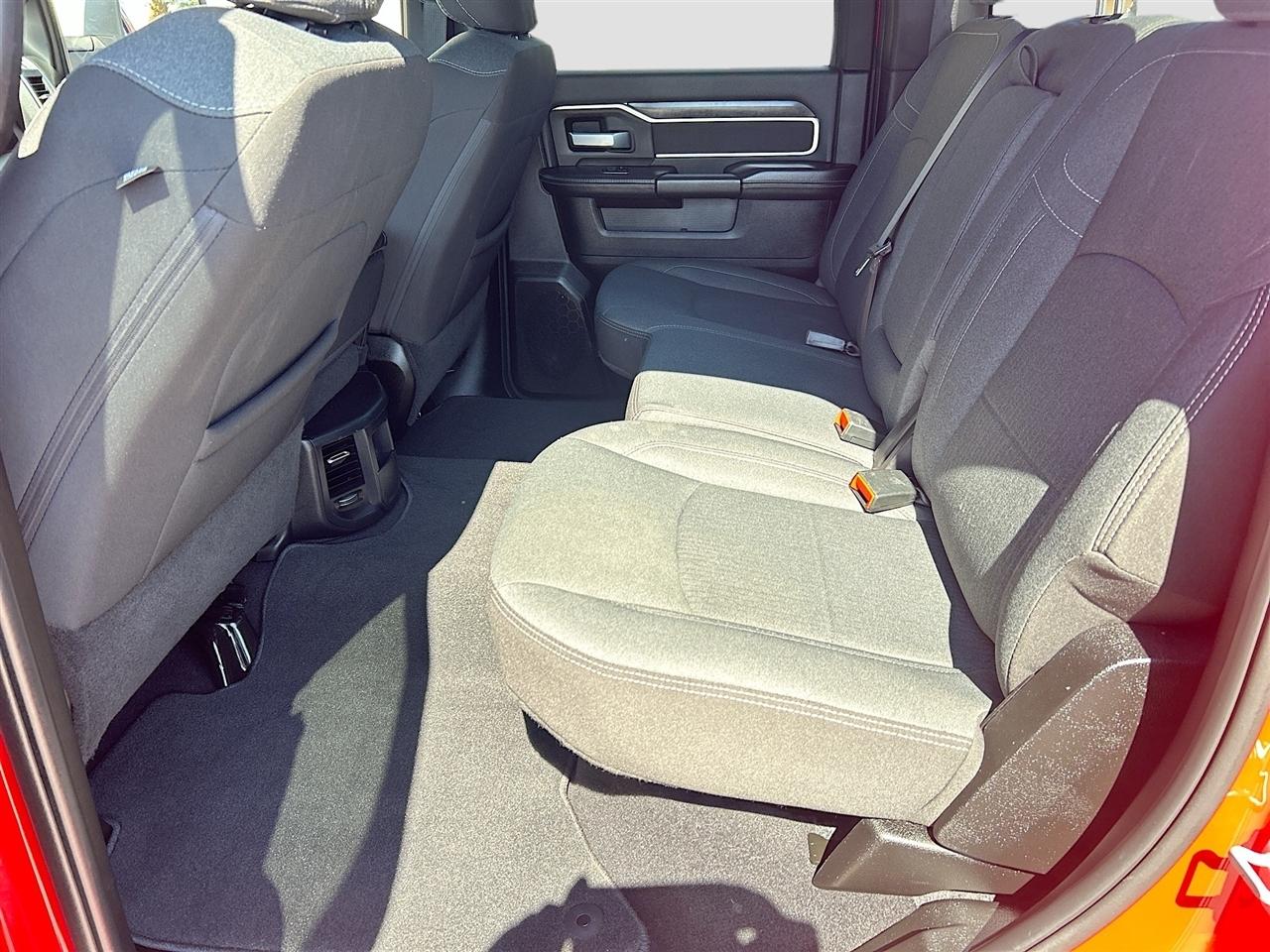 RAM 2500 Big Horn 4x4 Crew Cab 6'4" Box 2024