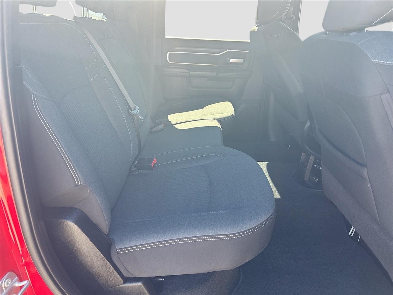 RAM 2500 Big Horn 4x4 Crew Cab 6'4" Box 2024