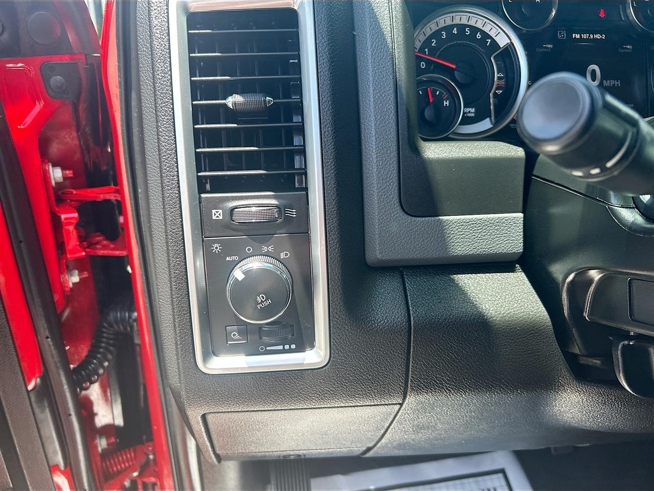 RAM 1500 Classic Big Horn 4x4 Crew Cab 6'4" Box 2019