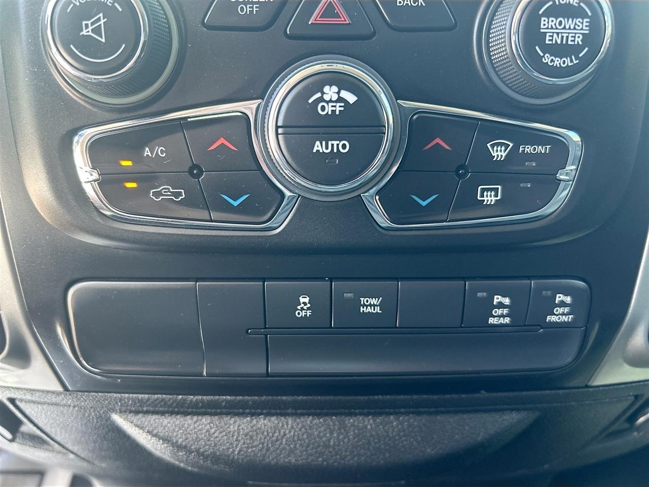 RAM 1500 Classic Big Horn 4x4 Crew Cab 6'4" Box 2019