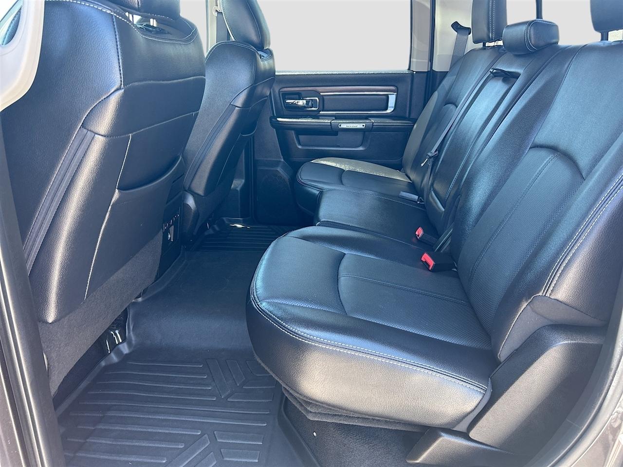 RAM 3500 Laramie 4x4 Crew Cab 8' Box 2018