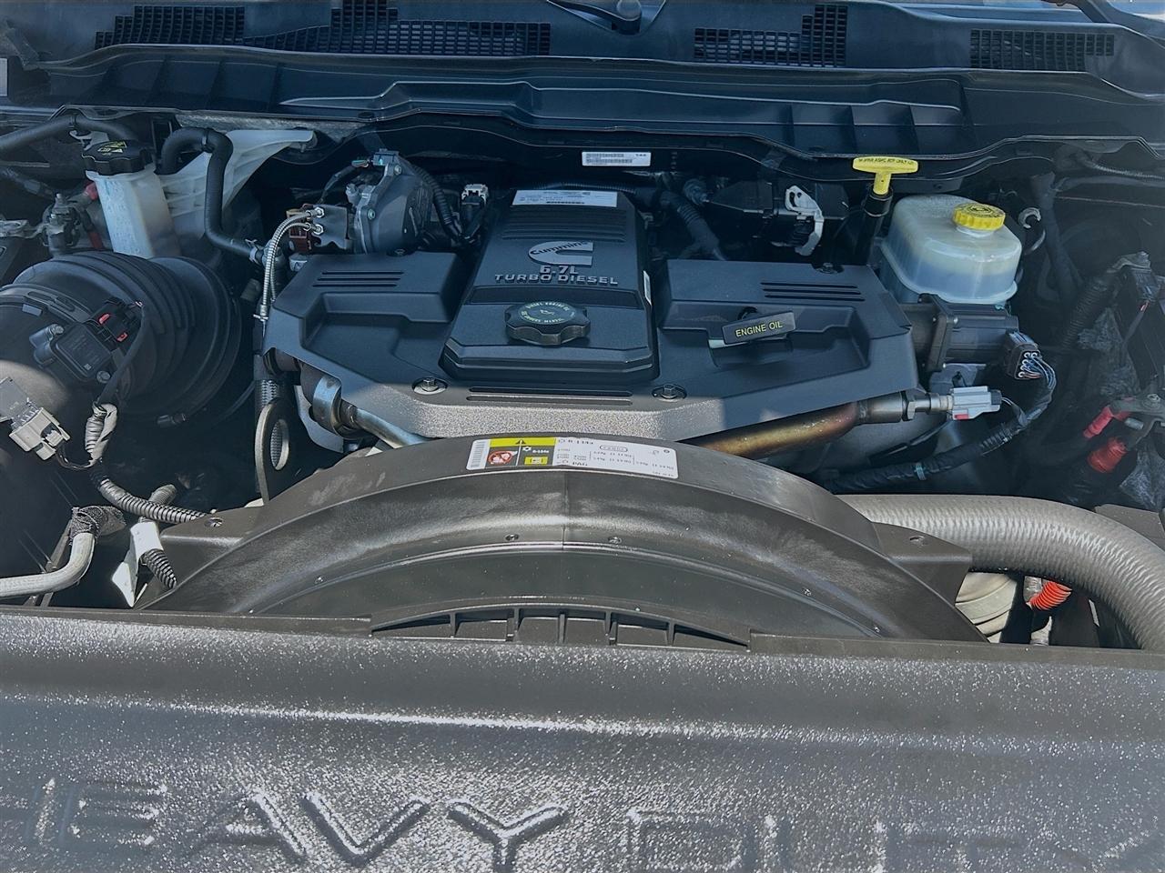 RAM 3500 Laramie 4x4 Crew Cab 8' Box 2018