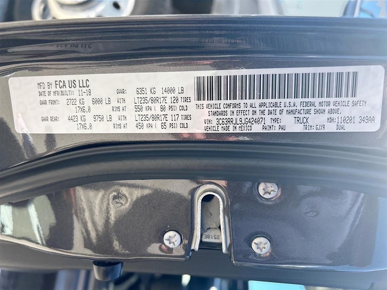 RAM 3500 Laramie 4x4 Crew Cab 8' Box 2018