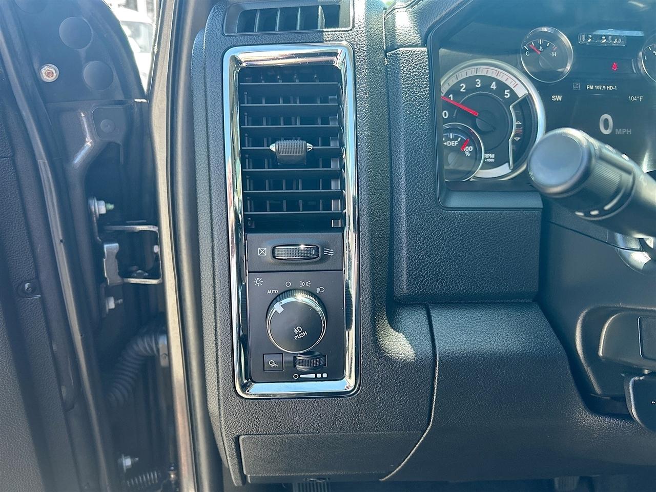 RAM 3500 Laramie 4x4 Crew Cab 8' Box 2018