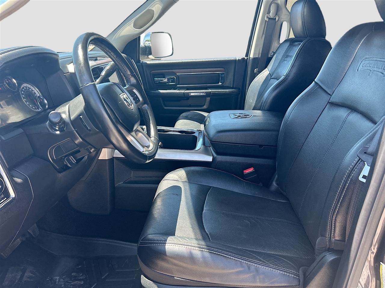 RAM 3500 Laramie 4x4 Crew Cab 8' Box 2018