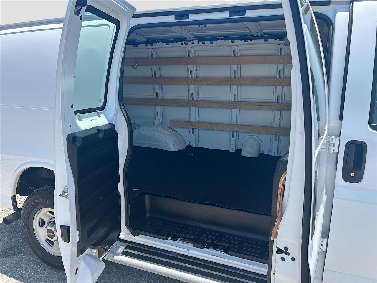 GMC Savana Cargo Van RWD 2500 135" 2023