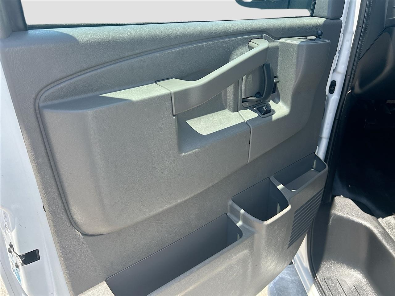GMC Savana Cargo Van RWD 2500 135" 2023