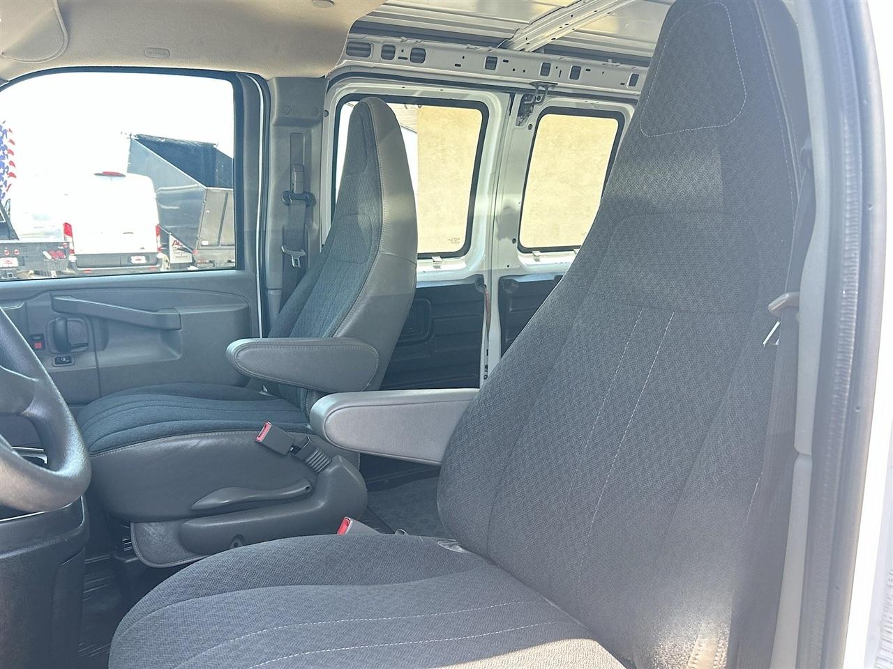 GMC Savana Cargo Van RWD 2500 135" 2023