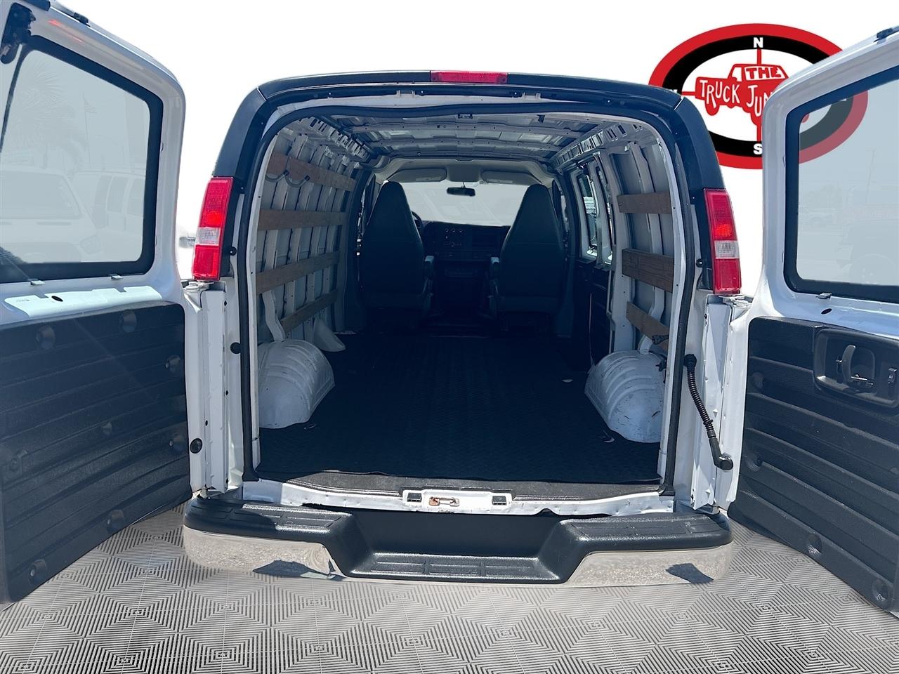 GMC Savana Cargo Van RWD 2500 135" 2023
