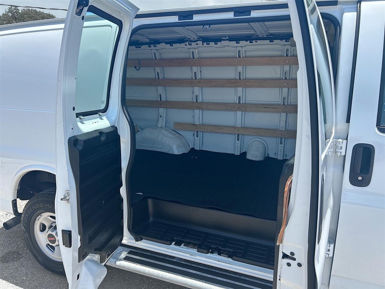 GMC Savana Cargo Van RWD 2500 135" 2023