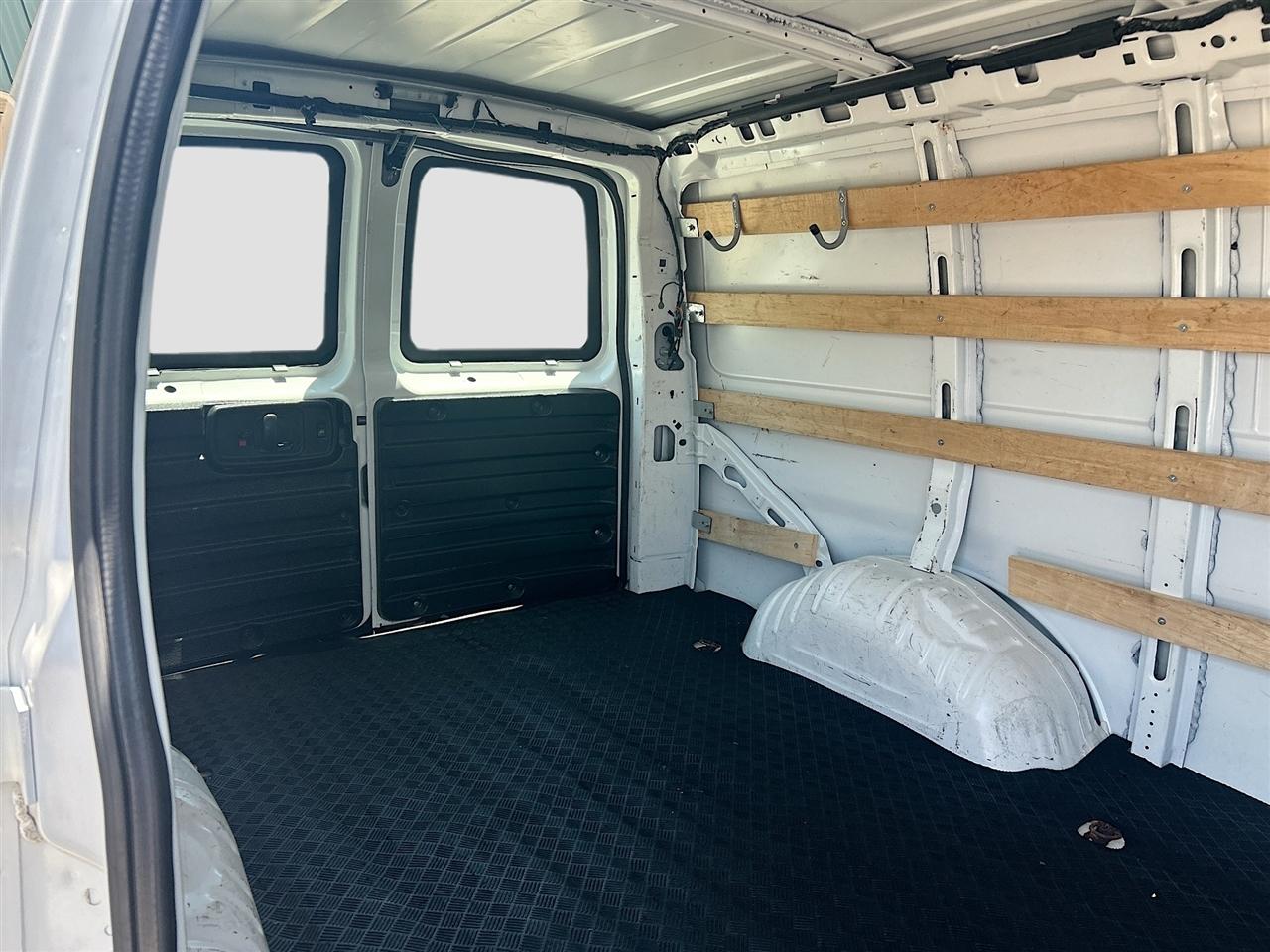 GMC Savana Cargo Van RWD 2500 135" 2023
