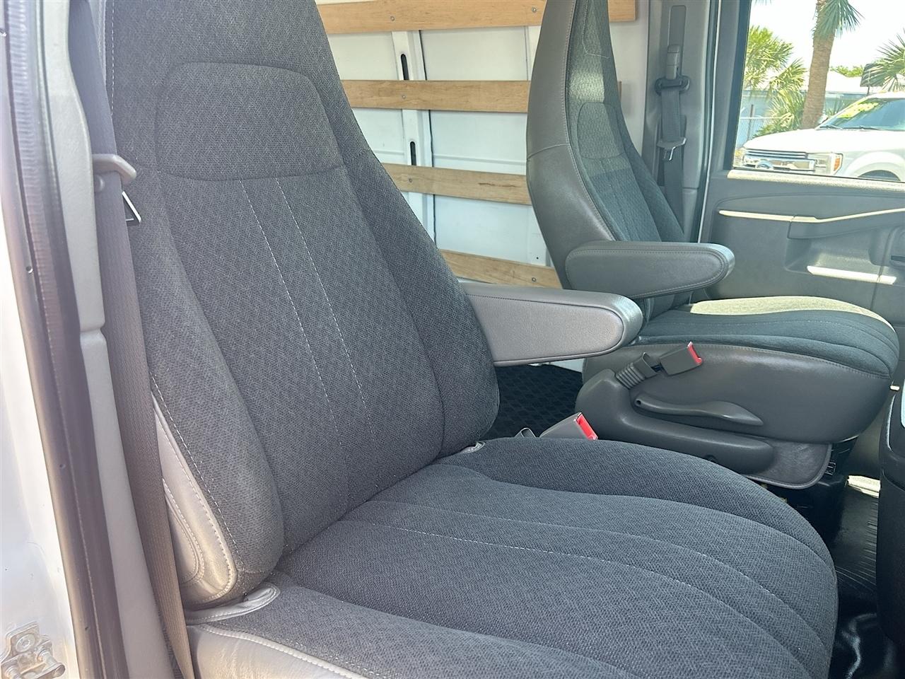 GMC Savana Cargo Van RWD 2500 135" 2023
