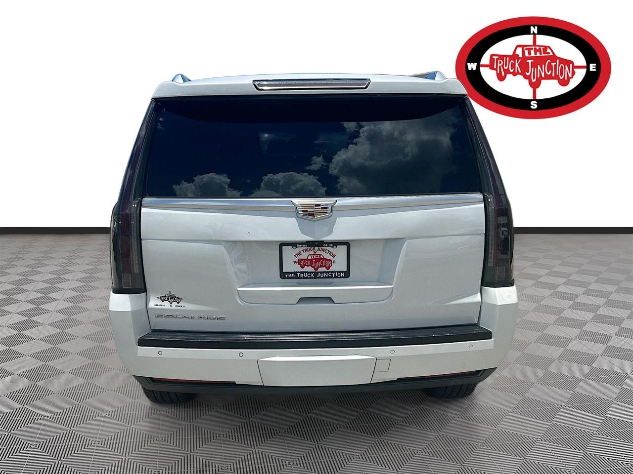 Cadillac Escalade 2WD 4dr Luxury 2019