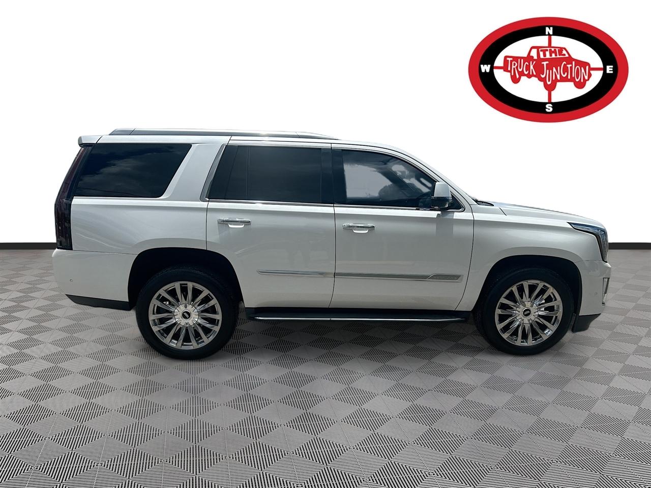 Cadillac Escalade 2WD 4dr Luxury 2019
