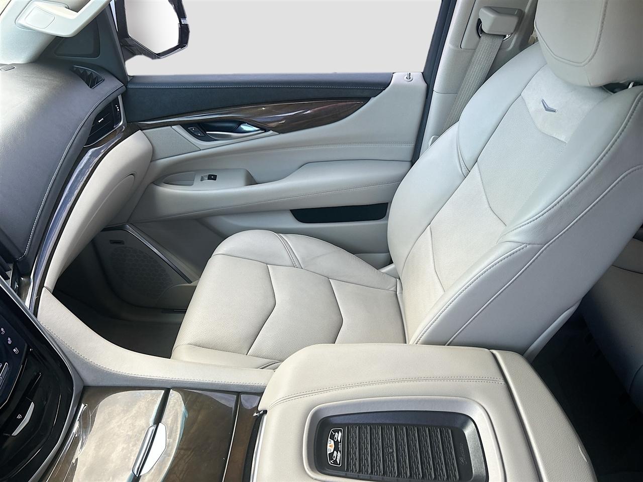 Cadillac Escalade 2WD 4dr Luxury 2019