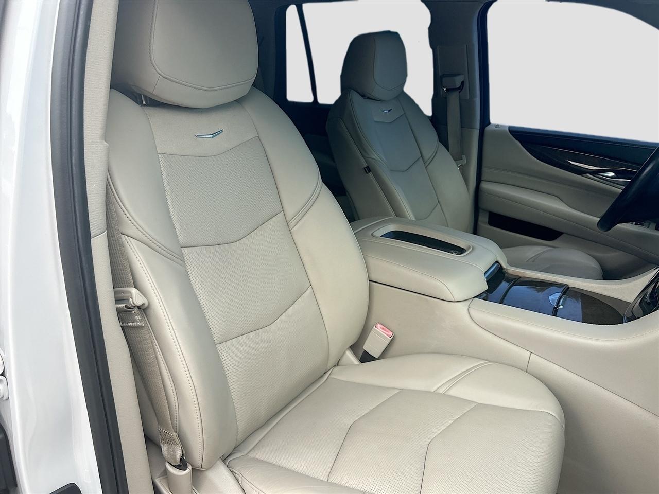 Cadillac Escalade 2WD 4dr Luxury 2019