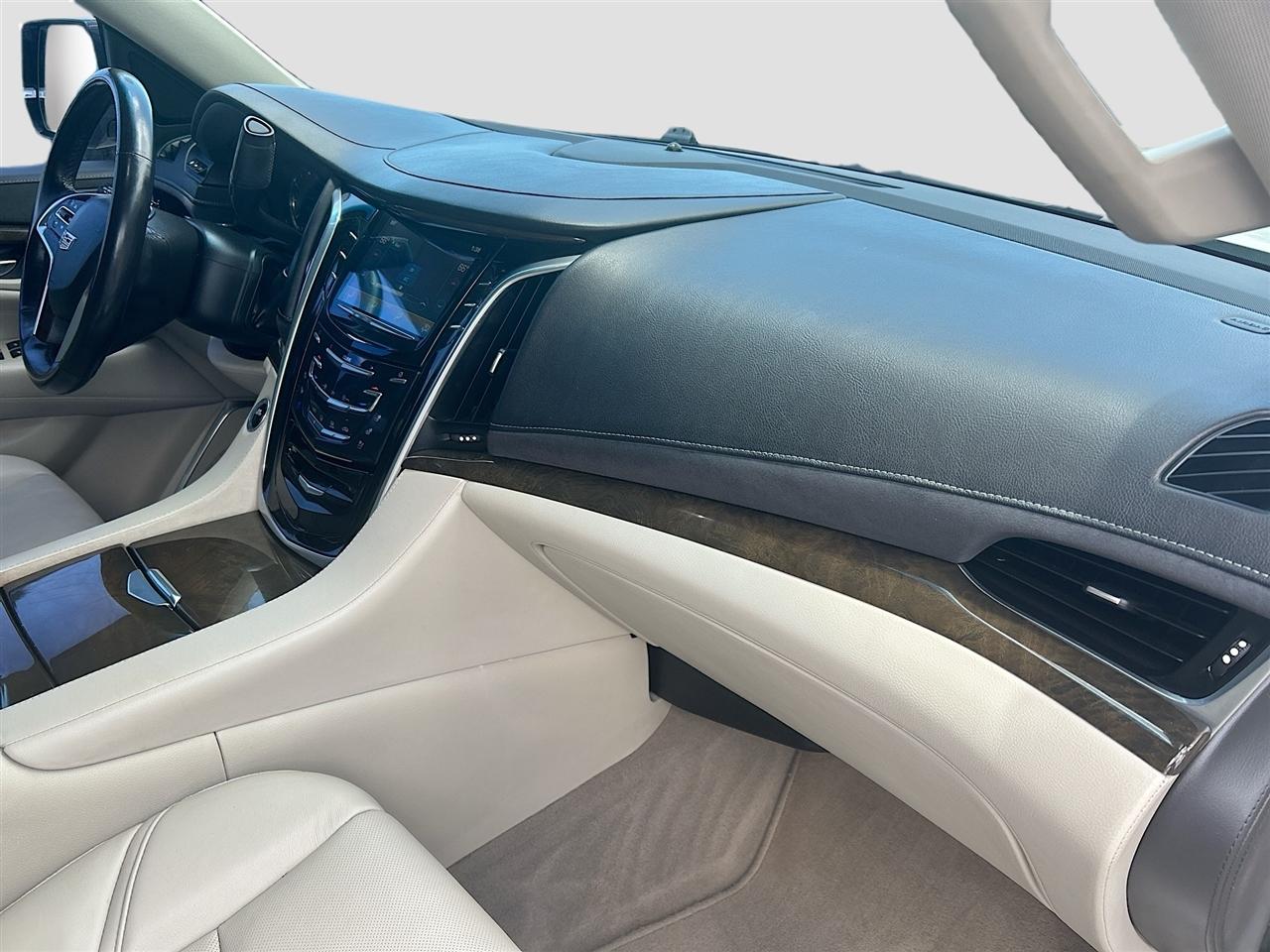 Cadillac Escalade 2WD 4dr Luxury 2019