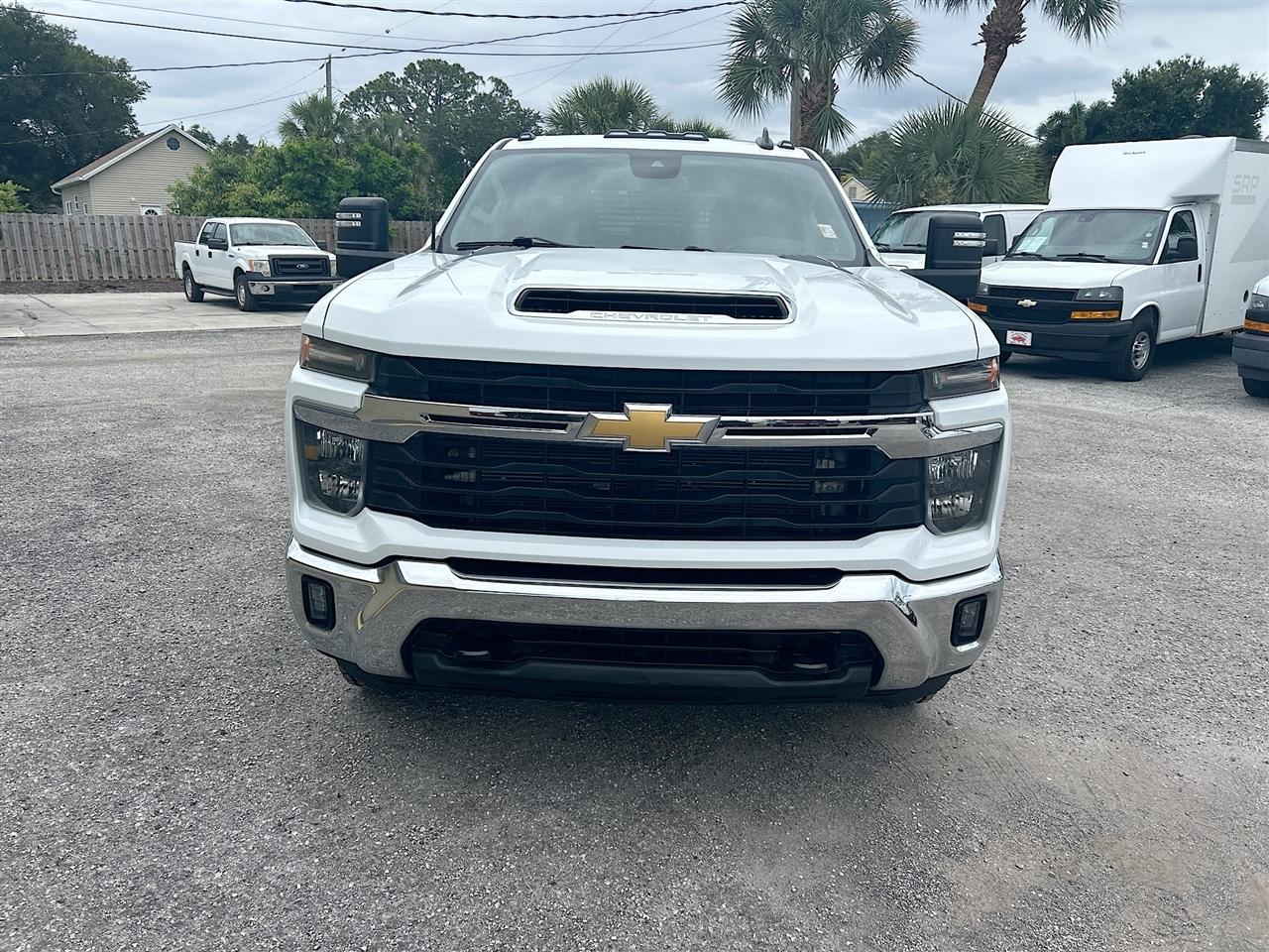 Chevrolet Silverado 3500HD CC 4WD Crew Cab 177" WB, 60" CA LT 2024