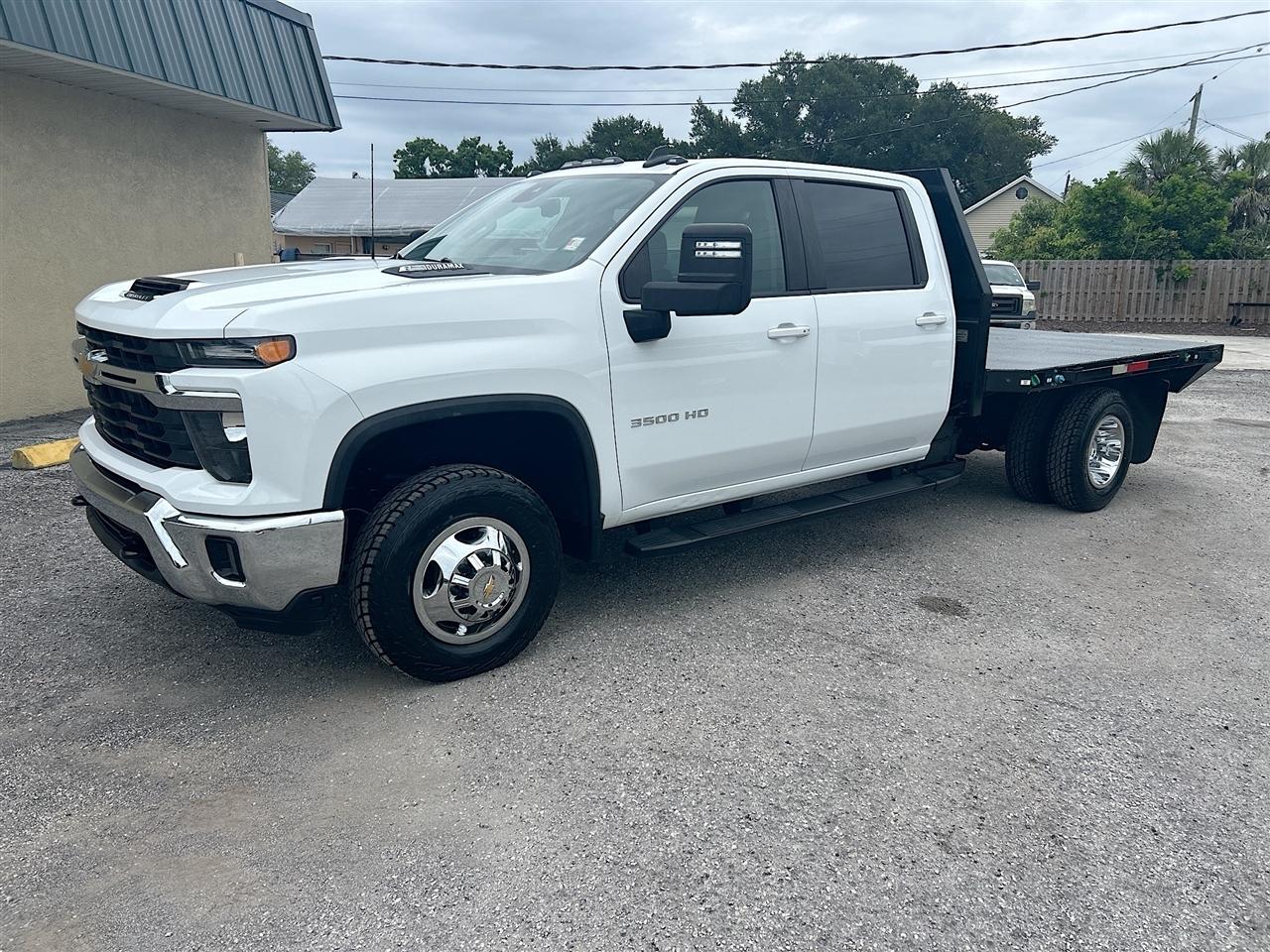 Chevrolet Silverado 3500HD CC 4WD Crew Cab 177" WB, 60" CA LT 2024