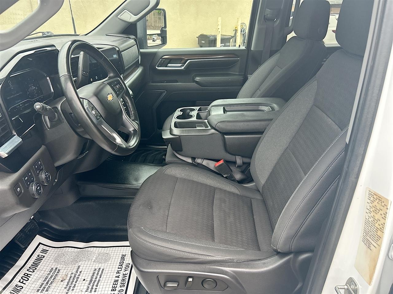 Chevrolet Silverado 3500HD CC 4WD Crew Cab 177" WB, 60" CA LT 2024