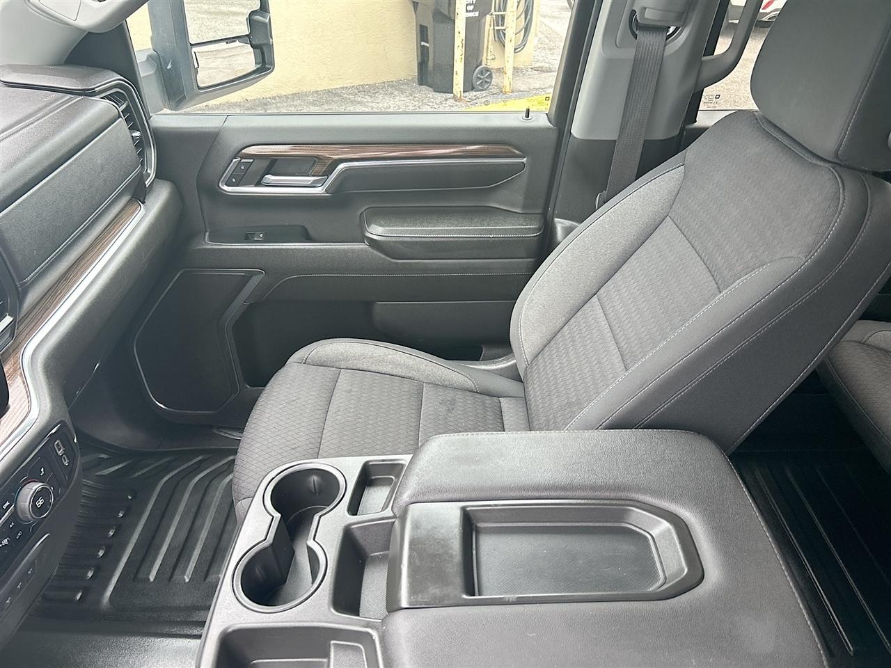 Chevrolet Silverado 3500HD CC 4WD Crew Cab 177" WB, 60" CA LT 2024