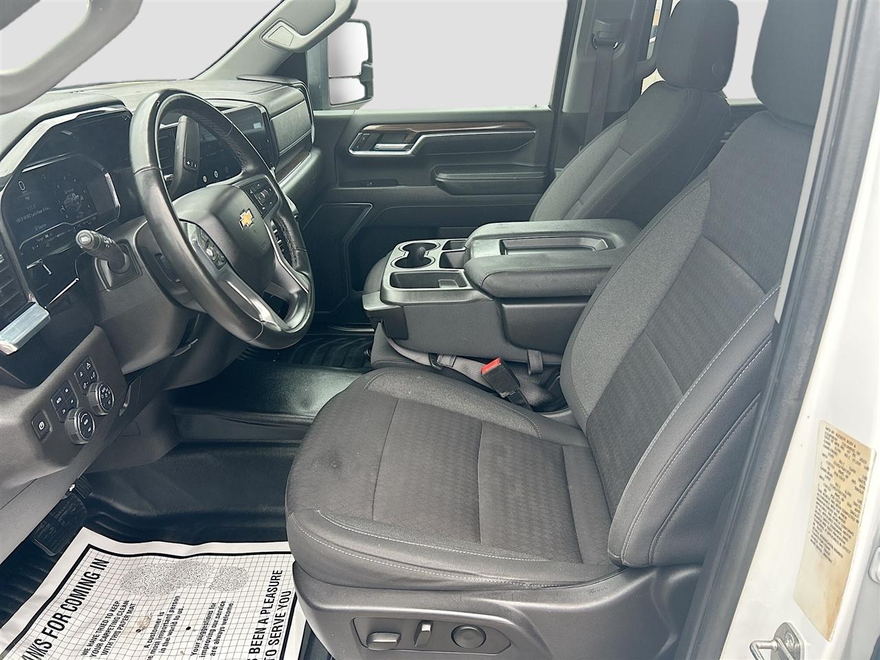 Chevrolet Silverado 3500HD CC 4WD Crew Cab 177" WB, 60" CA LT 2024