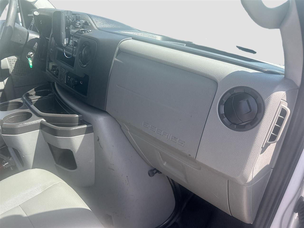 Ford E-Series Cutaway E-350 SRW 138" WB 2023