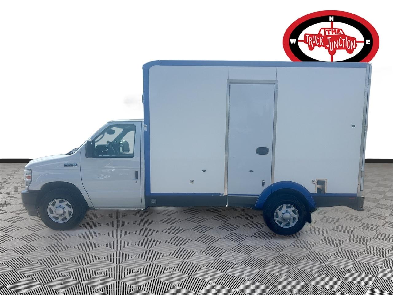 Ford E-Series Cutaway E-350 SRW 138" WB 2023