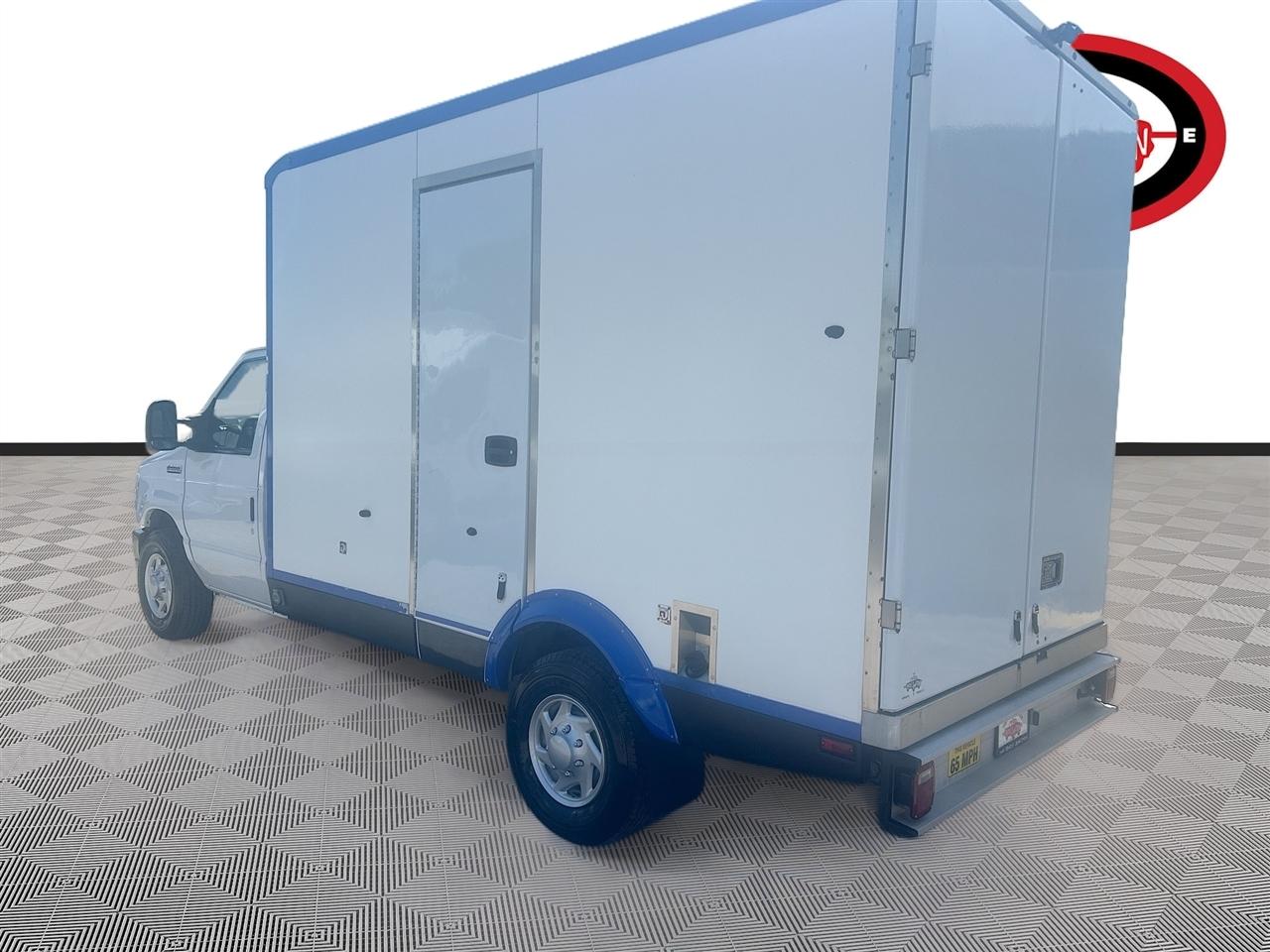 Ford E-Series Cutaway E-350 SRW 138" WB 2023