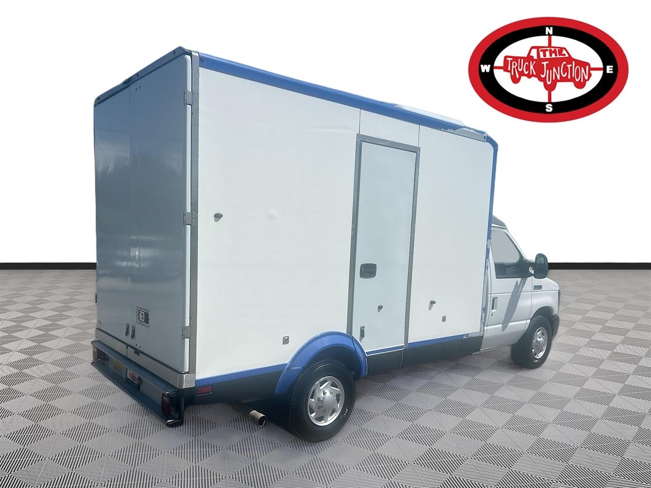 Ford E-Series Cutaway E-350 SRW 138" WB 2023