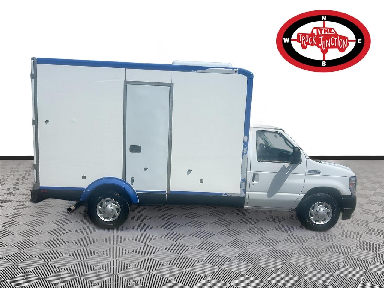 Ford E-Series Cutaway E-350 SRW 138" WB 2023