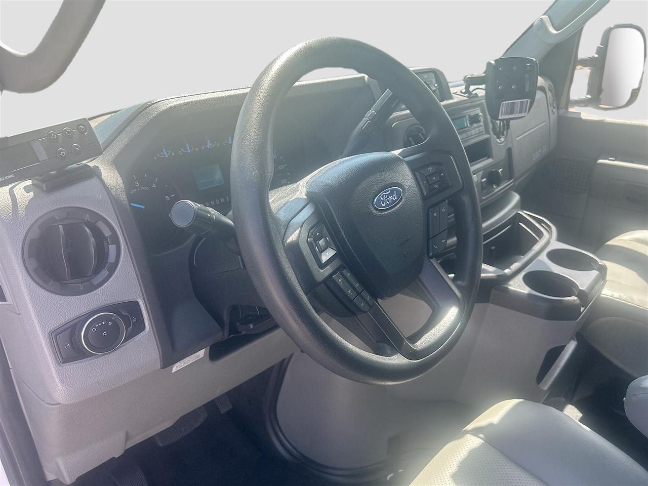 Ford E-Series Cutaway E-350 SRW 138" WB 2023