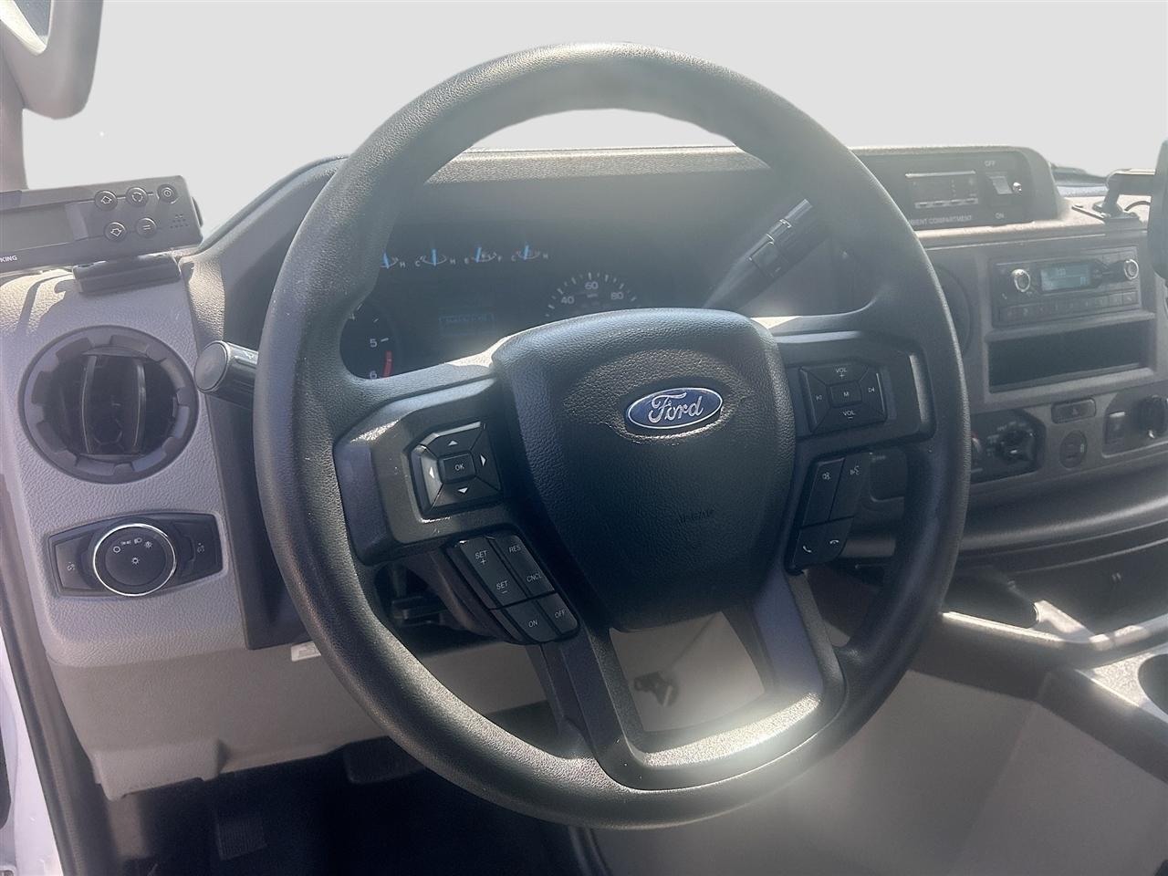 Ford E-Series Cutaway E-350 SRW 138" WB 2023