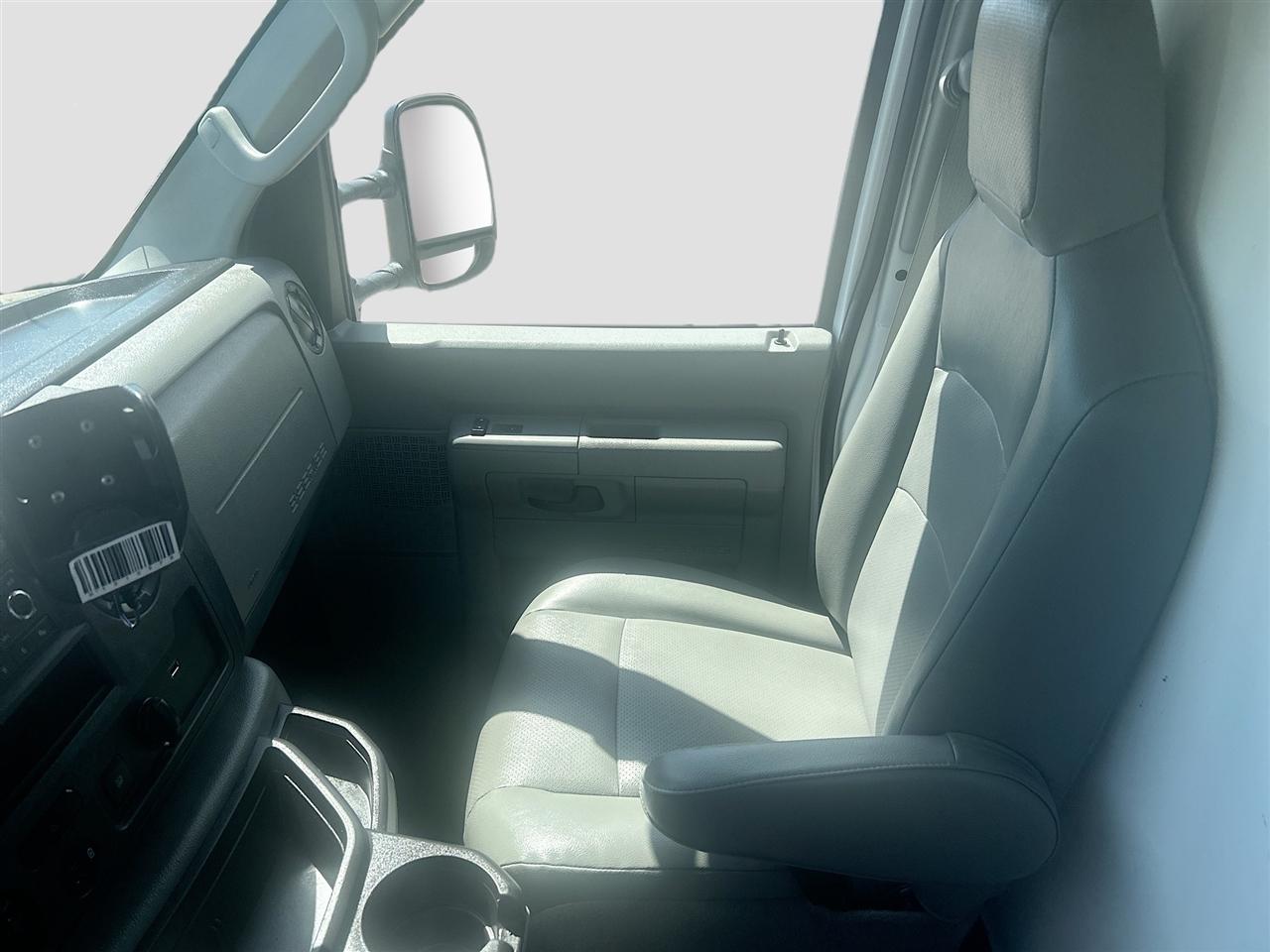 Ford E-Series Cutaway E-350 SRW 138" WB 2023